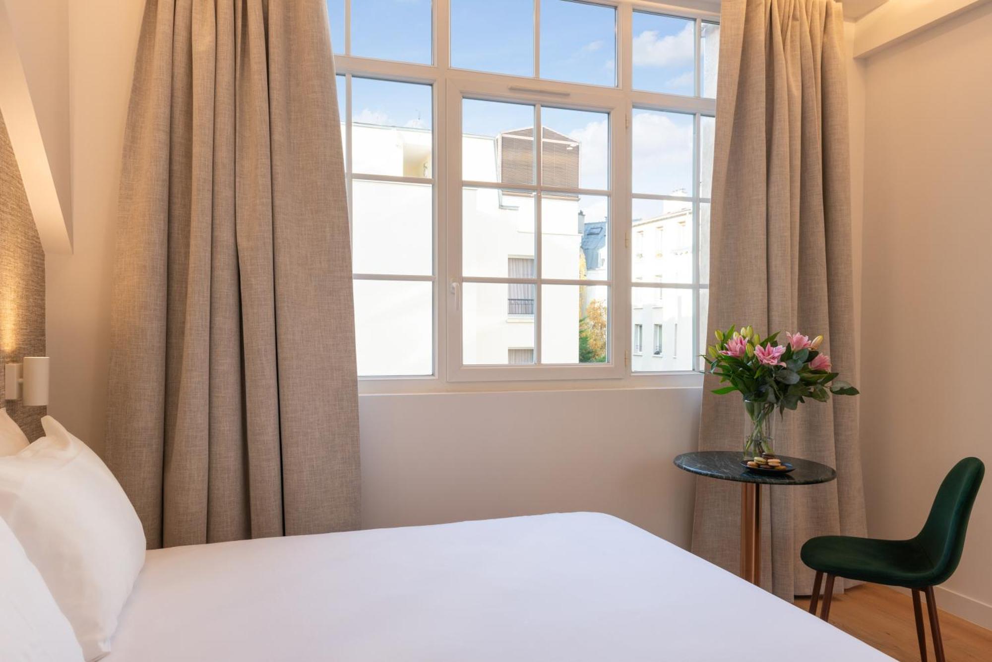 Faubourg Station * Paris